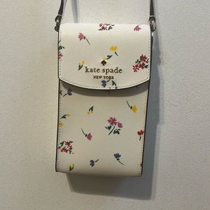 USED ONCE Kate Spade North South Flap Phone Crossbody Garden Floral Bouquet